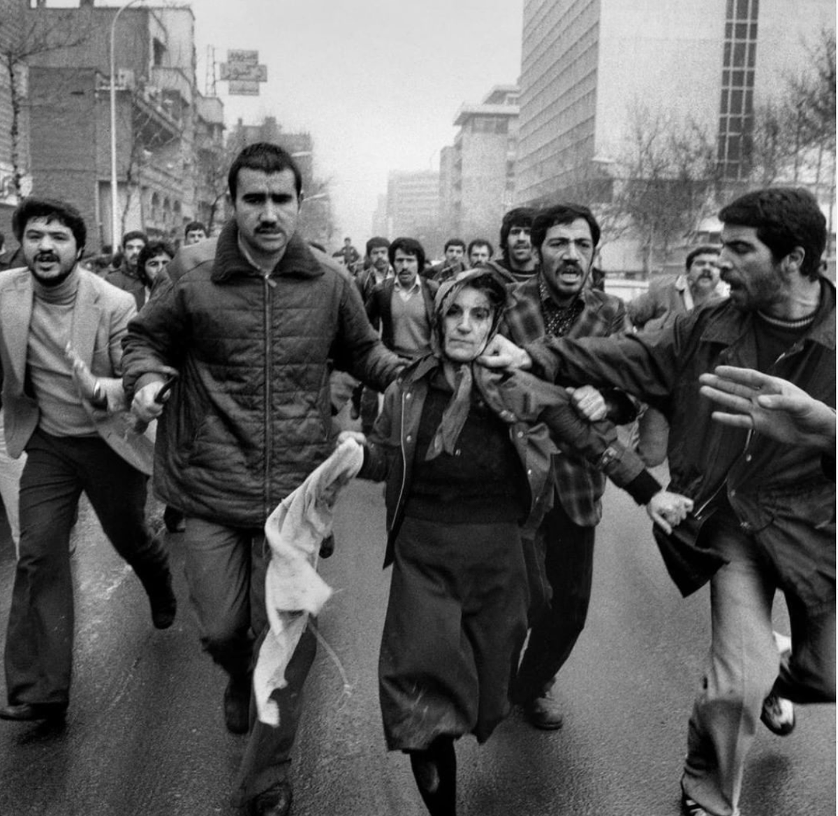 AlinejadMasih's tweet photo. 42 years on, this iconic image taken in 1979 in Iran by Abbas Attar speaks volumes

A woman is chased &amp; beaten by male revolutionaries for not agreeing with their radicalism

42 years on, these radicals have made life a hell for women, but Iranian women have been fighting back. https://t.co/XDTjc2rsv1