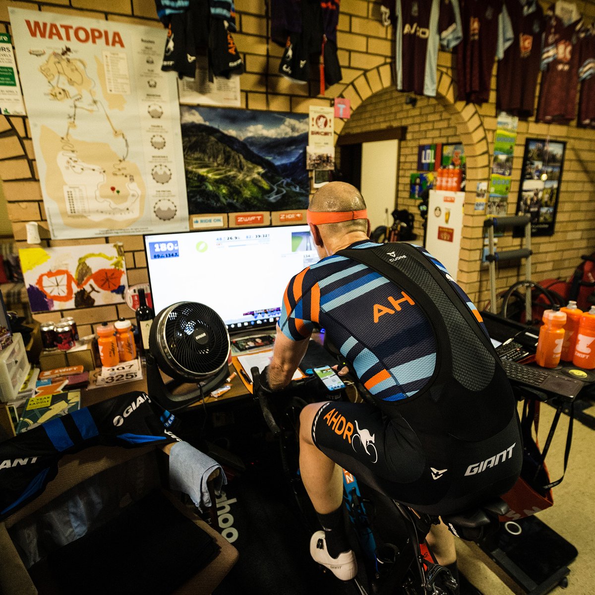 Giant Ambassador Tim Searle is fast approaching a new record of 200,000kms on Zwift! 

Bicycling Australia Magazine interviewed Tim for their latest podcast—find out what motivates Tim to achieve such an extraordinary feat here: ow.ly/u8Nl50DyiZ2

#RideUnleashed