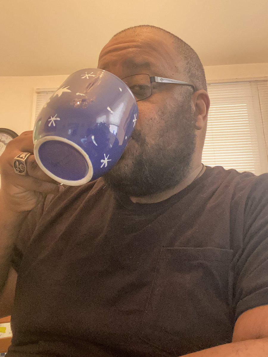 toke_masta's tweet photo. Iโm just a regular Joe out here. Lolol #INeedToShave lololol #BeWell #SmokeGood #CoffeeMakesMeHappy #BustelloCoffee https://t.co/CMJlqGOJjg