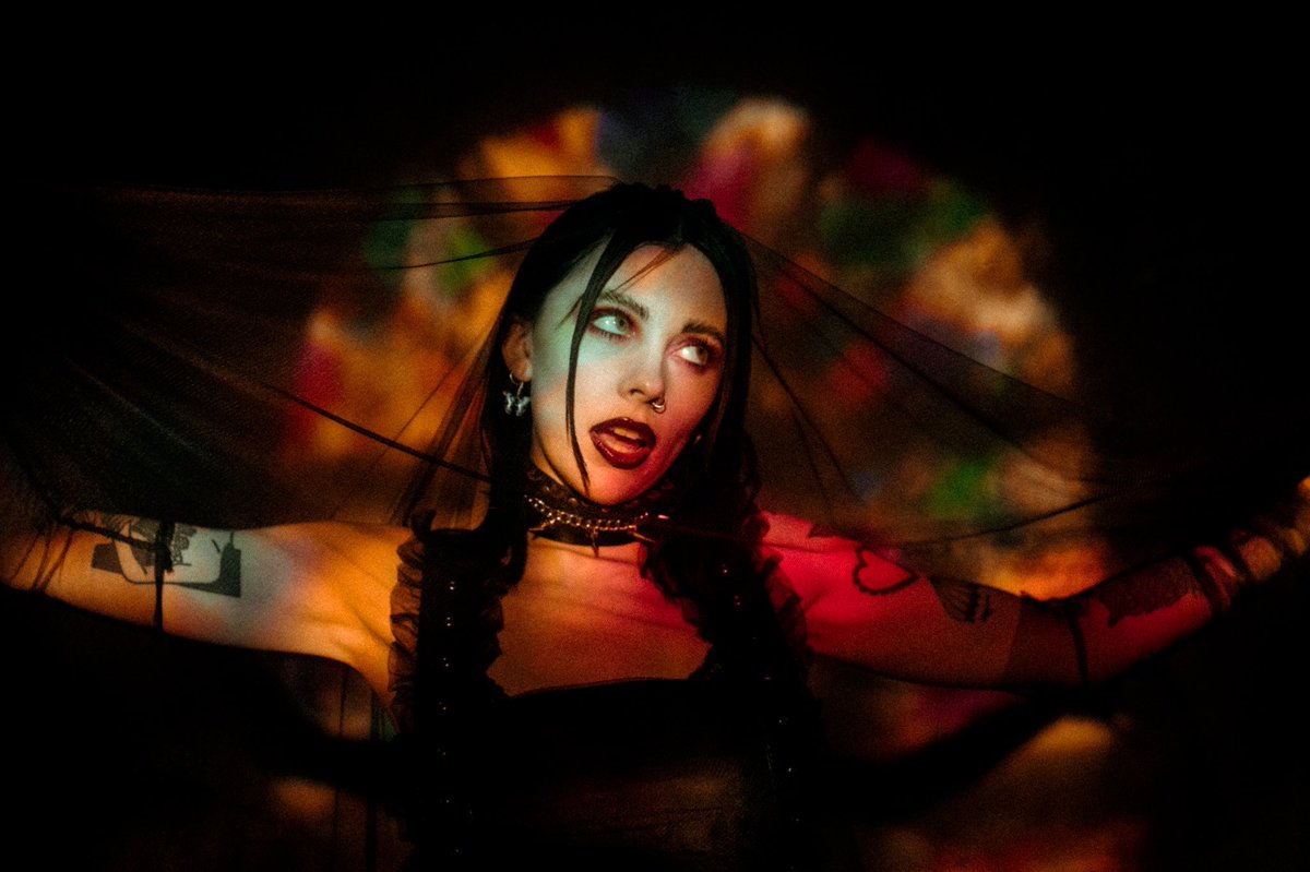 EASY 🖤 #palewaves