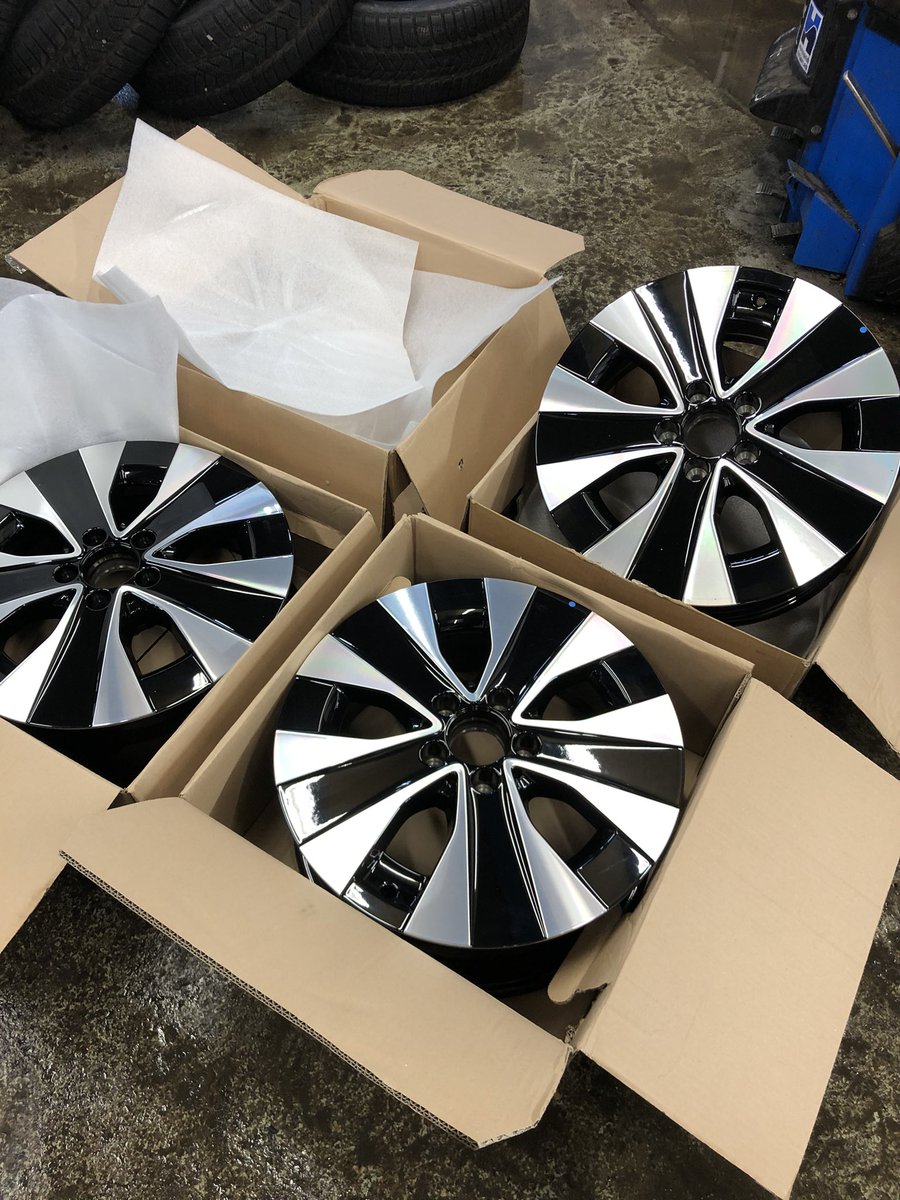 Always an adventure in the snow

No problem!!!

#WinterTyres Smug!!!!⛄️😎
(And Safe!!)

And for anyone who has never used decent #WINTERtyres...

You will not believe how good they are!!!