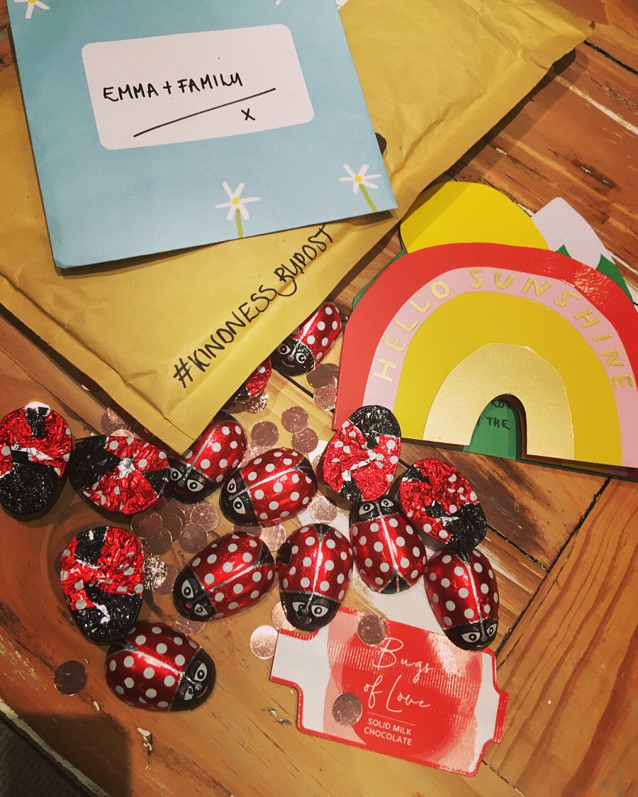 Emmajarman9's tweet photo. I signed up for #kindnessbypost to send a smile to someone not thinking about the impact it would have on me, this arrived this morning it has made my week 🥰😊🌈 #thankyou #actsofkindness #smile😊 #KindnessByPost #valentinespost #thelittlethings https://t.co/ebFL8DHqxg