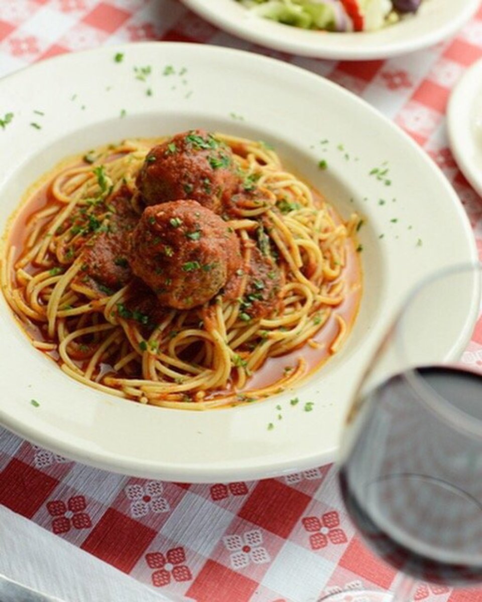 gavinospizza's tweet photo. The real way to someone's heart: our spaghetti with meatballs. Let us do the cooking this weekend, so stop by or order online: https://t.co/rZarFSTHyL. #knoxvilleweekend #knoxrocks #pizzaandbeer #nomnom #yumm https://t.co/hdoy5xv2Vx