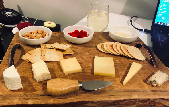 Lola.com tweet media