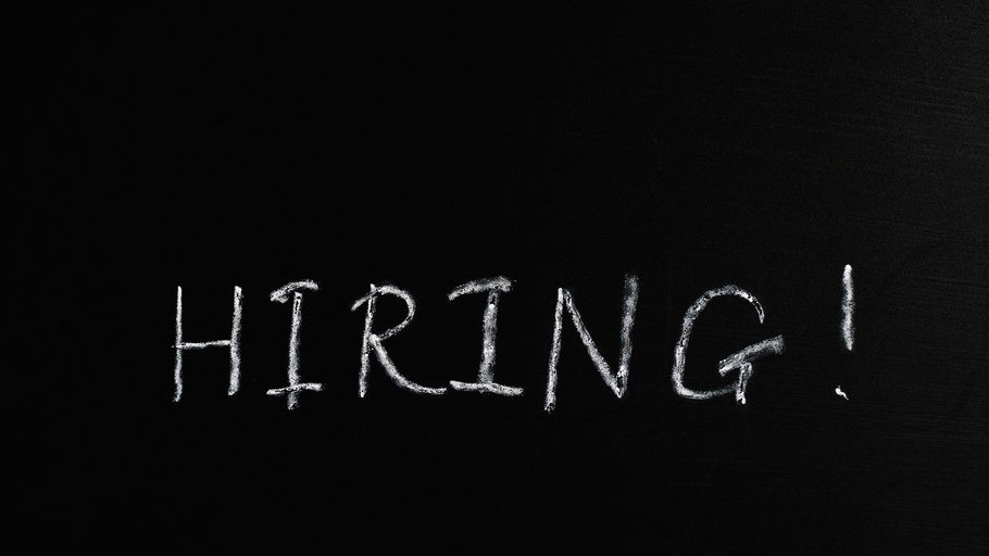 VPDeanTierney's tweet photo. Looking for summer employment? Student staff are needed for the Enrichment Studies Unit summer session from July 13 to August 13. @QueensESU https://t.co/aoxyGzAGjB https://t.co/yIyDhxX1Dm