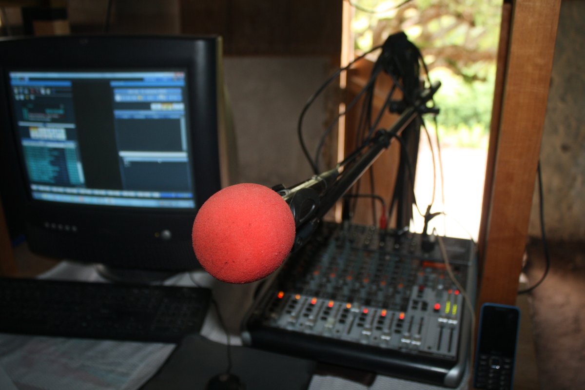 GizHonduras's tweet photo. Mañana se celebra el #WorldRadioDay !! en la Reserva de Biósfera Cacique Lempira "Señor de las Montañas", las radios comunitarias contribuyen a proteger los recursos naturales para el desarrollo de los territorios indígenas.
#RadioTenán #RadioTaragual #RadioLaVozdePuca #RBCLSM https://t.co/CNkzxRD2gG
