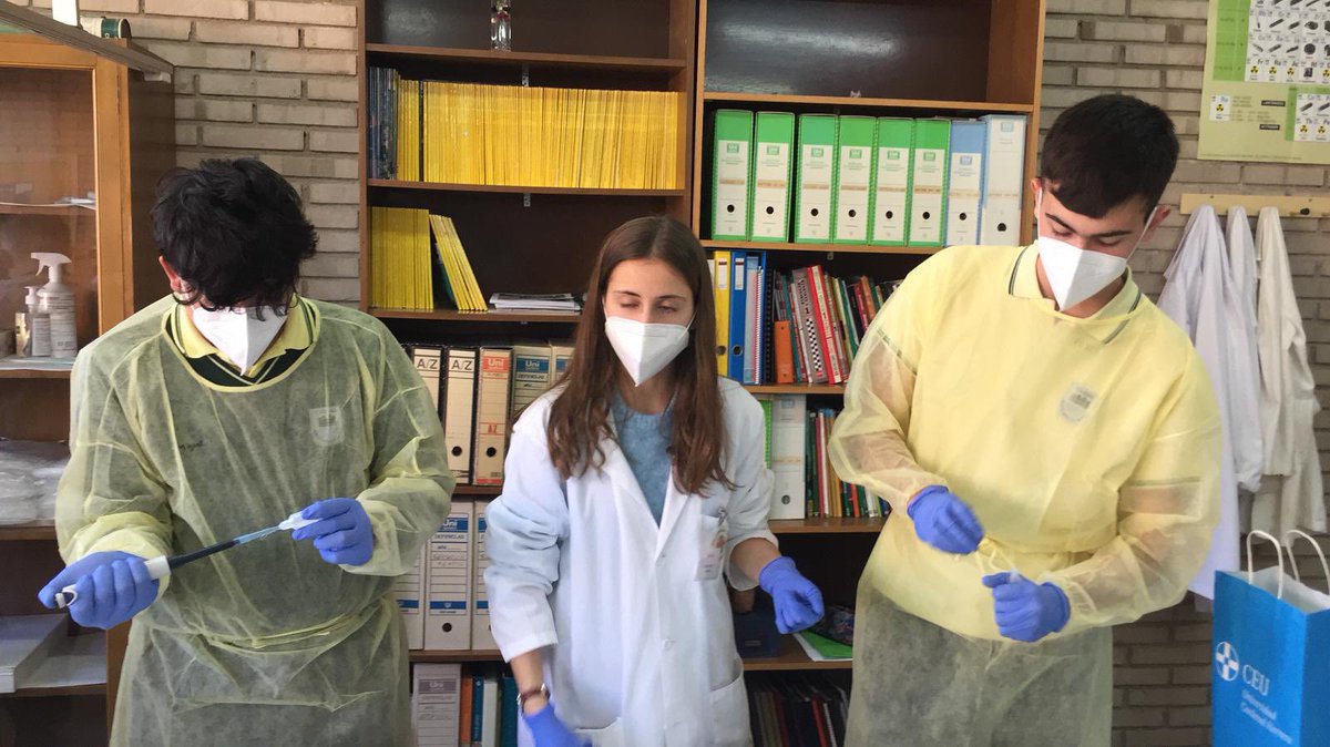 2️⃣ día del proyecto <a href="/uchceu/">Universidad CEU UCH</a> <a href="/FECYT_Ciencia/">FECYT</a> en #SantaMariadelPuig diluyendo 🧪 y sembrando la tierra 🧫 que han traído los jóvenes 👩🏻‍🦱🧑🏻‍🦱🧑‍🦱👩‍🦱 nos llevamos 🚗🚗 las placas a incubar 🌡 ...seguimos buscando nuevos 💊💊 <a href="/PRANgob/">Plan Antibióticos</a> @Lm97Oscar <a href="/uchceu/">Universidad CEU UCH</a> <a href="/SWISpain/">SWISpain</a>