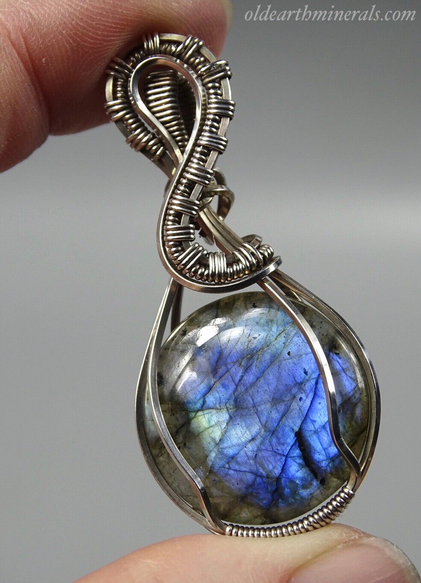 OldEarthMineral's tweet photo. Labradorite Wire Wrap Pendant - Oxidized & Polished Sterling Silver Wire. $46 plus shipping. 5 x 2.5 cm. 8 grams
https://t.co/8bLzCLXYtA
.
#labradoritecab #labradoritenecklace #labradoritependant #labradorite #necklace #necklaces #pendants #crystals https://t.co/b5rS5njmtH https://t.co/nvajElx2DC