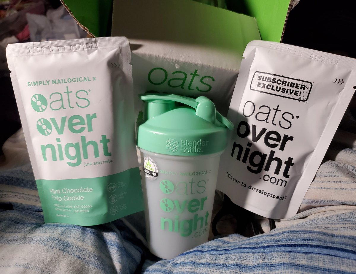 Just got my first box from @oatsovernight! Can't wait to try them!

#overnightoats #mintchocolatechipcookie #orangedreamsicle #simplynailogical #oats #subscriber @nailogical