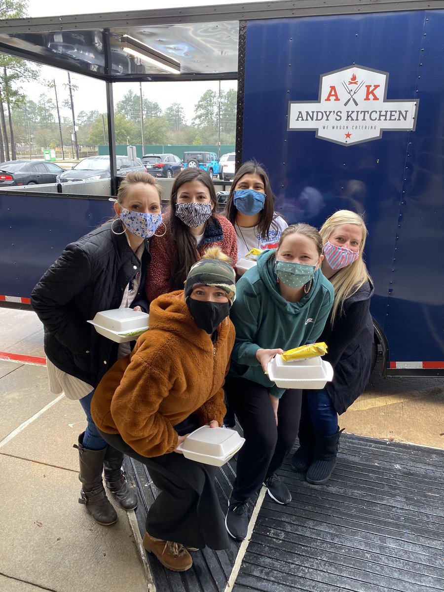 mrsmichelclass's tweet photo. Thank you @SampsonElem for our yummy lunch from Andy’s Kitchen! https://t.co/gOx7SWtsFT