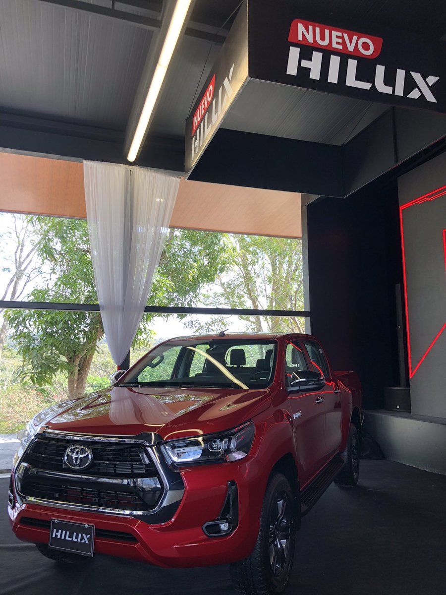 Felicidades amigos de <a href="/toyota_slv/">Toyota El Salvador</a> por el lanzamiento del #NuevoToyotaHilux. Todo un reto superar la prueba de manejo bajo la conducción de  <a href="/luchomendozajr/">Luchomendozajr</a> 😱😱😱 <a href="/dianavytony/">Diana Verónica y Tony</a>