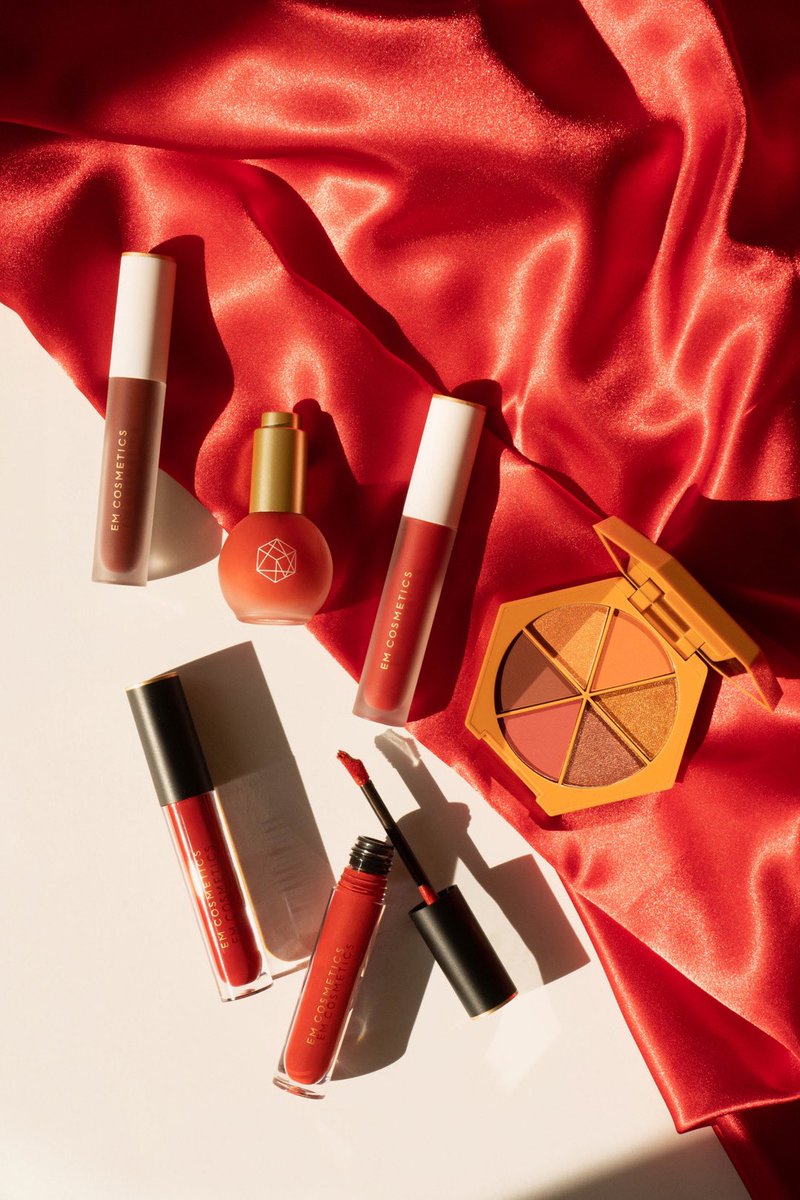 EM Cosmetics tweet media
