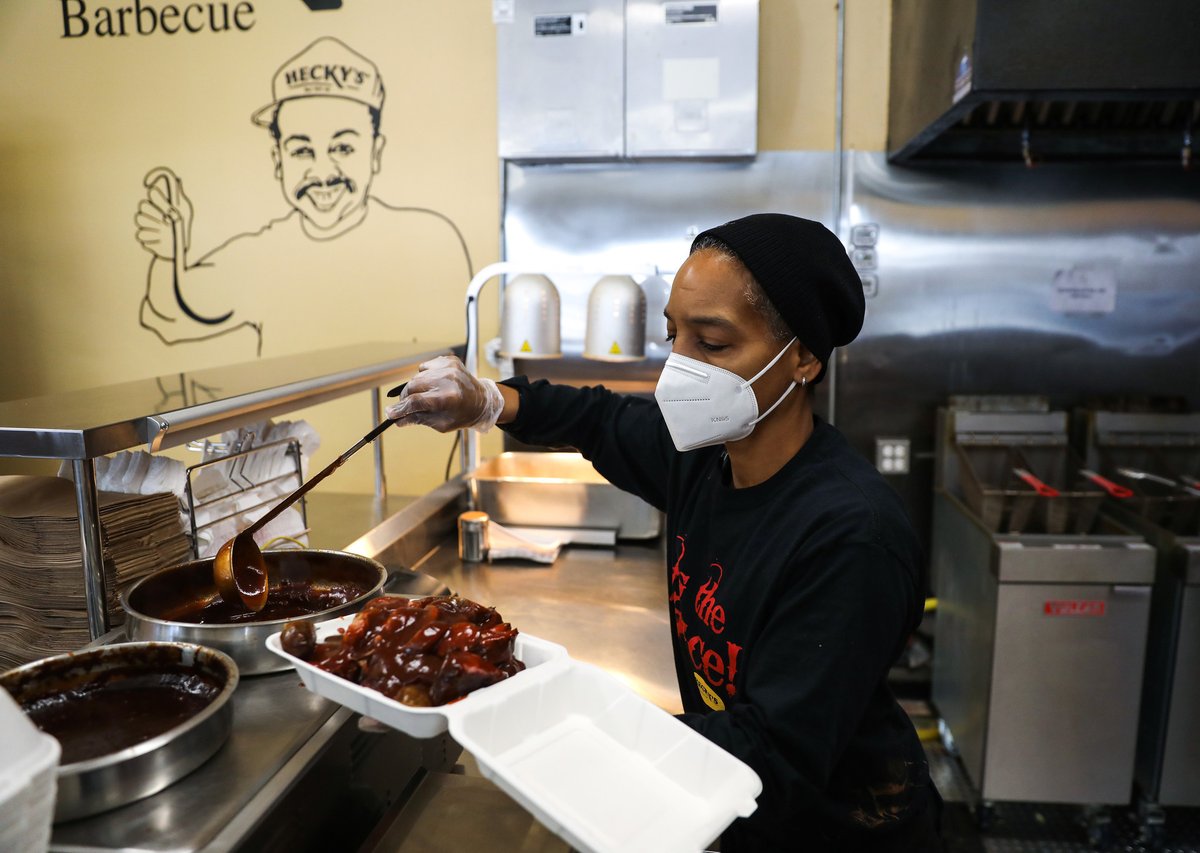 ChiTribFood's tweet photo. The people behind eight Black-owned restaurants in Chicago tell their stories of how they have fared during the pandemic.

Read the first four parts of our eight-part series:

https://t.co/Ivki1jGrS1 https://t.co/5YONBxIWZX