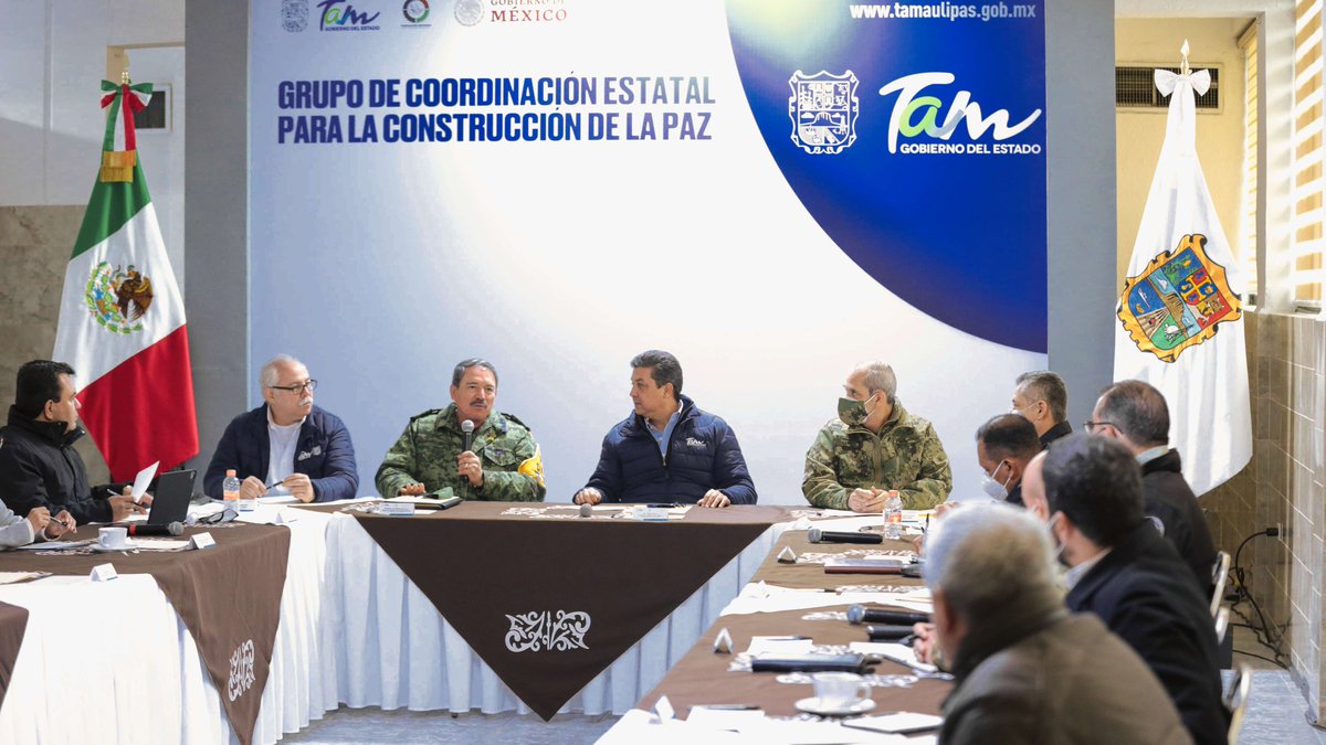 fgcabezadevaca's tweet photo. En las instalaciones de la 8/a. Zona Militar de #Reynosa se llevó a cabo la reunión del Grupo de Coordinación para la Construcción de Paz, en la que participamos autoridades estatales y federales, evaluando las acciones en materia de seguridad pública en la región. https://t.co/T1BkYfIeuU