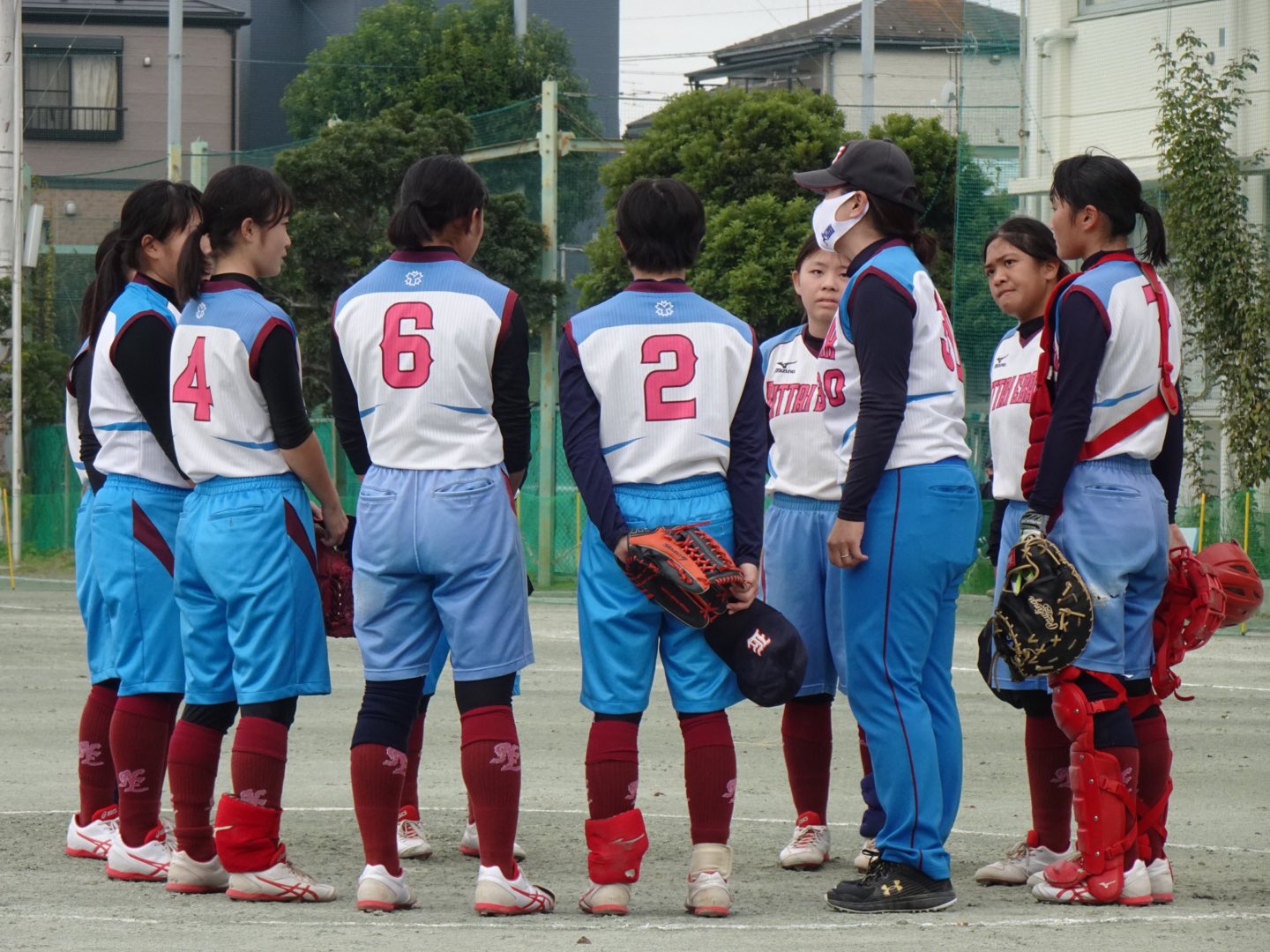 日本体育大学荏原高校 女子ソフトボール部 ソフト部あるある 雨の日の練習はテンション上がりがち 日体大荏原 ソフト部 ソフトボール 雨 憂鬱 それでも練習 だからこそ テンション あげる 髪 濡れてる 乾かして 風邪ひくよ 練習後の