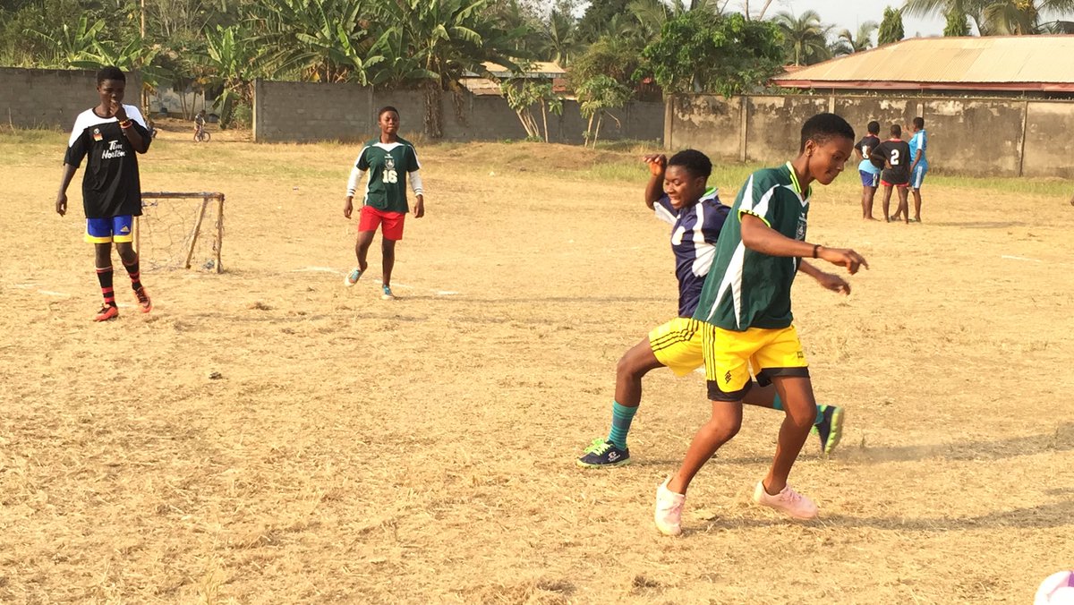 hurstwsoc's tweet image. It was a pleasure working with @openfieldintl who helped us donate our kits to the female soccer players of Mile One, a village of the Bakundas in Kumba, Cameroon. Look forward to working with them again in the future! #morethanjustagame⚽️ #playleadinspire