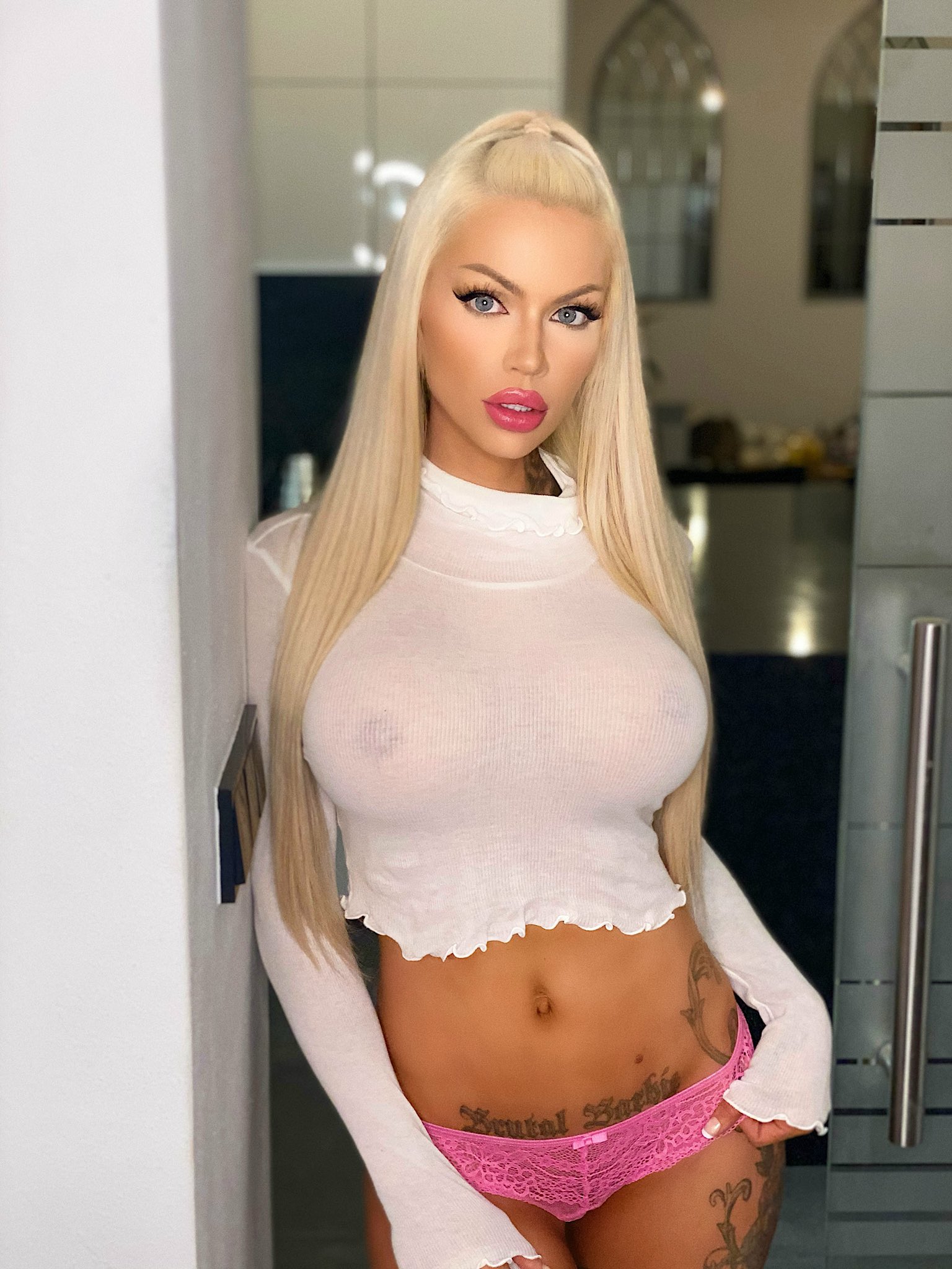 1 pic. Guess what I want for Valentine’s Day? 😌 https://t.co/LvoTJIsYKg