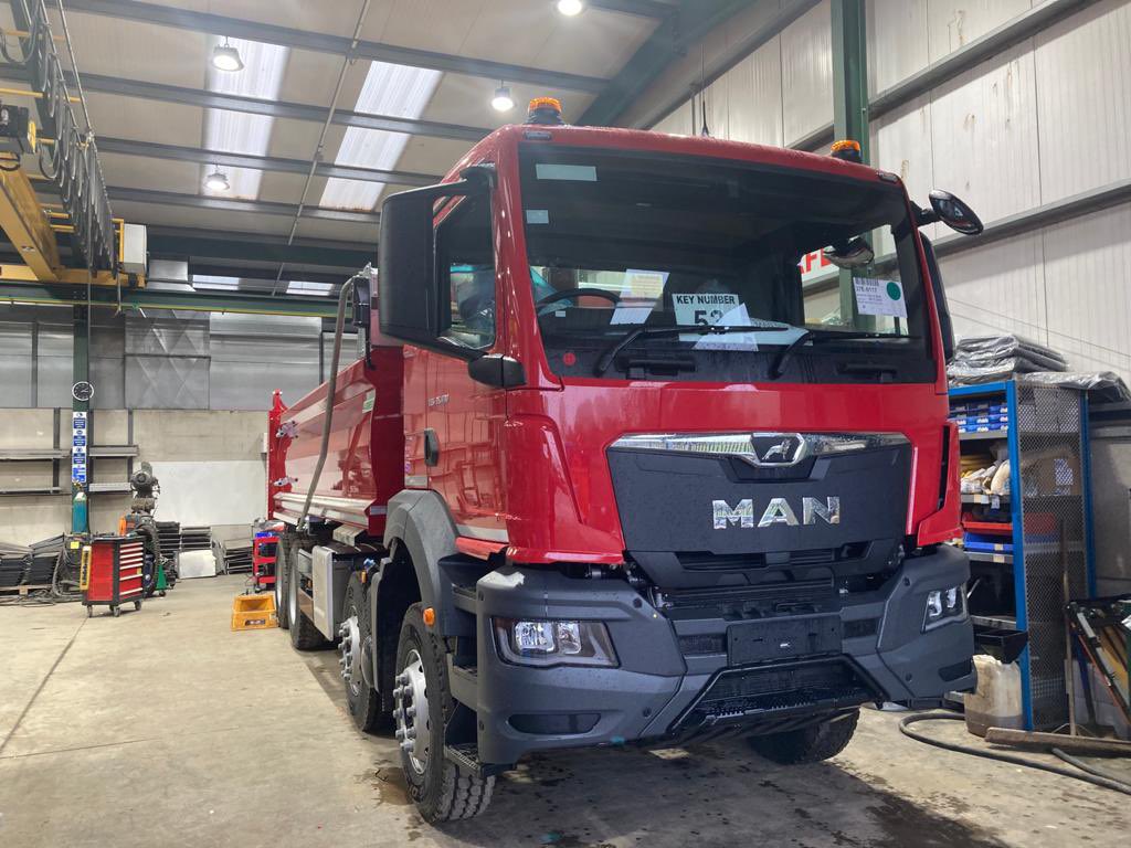 boweldtrucks's tweet photo. Another two chassis ready and picked up for C W Russell, always a pleasure to work with!
These MAN chassis are fitted with a cracking Mightylite body, built to preform. 
Can’t wait to see these with stickers on and at work! #MAN #mantrucks #steeltipper #tipper #tippertruck https://t.co/49SomiOraF