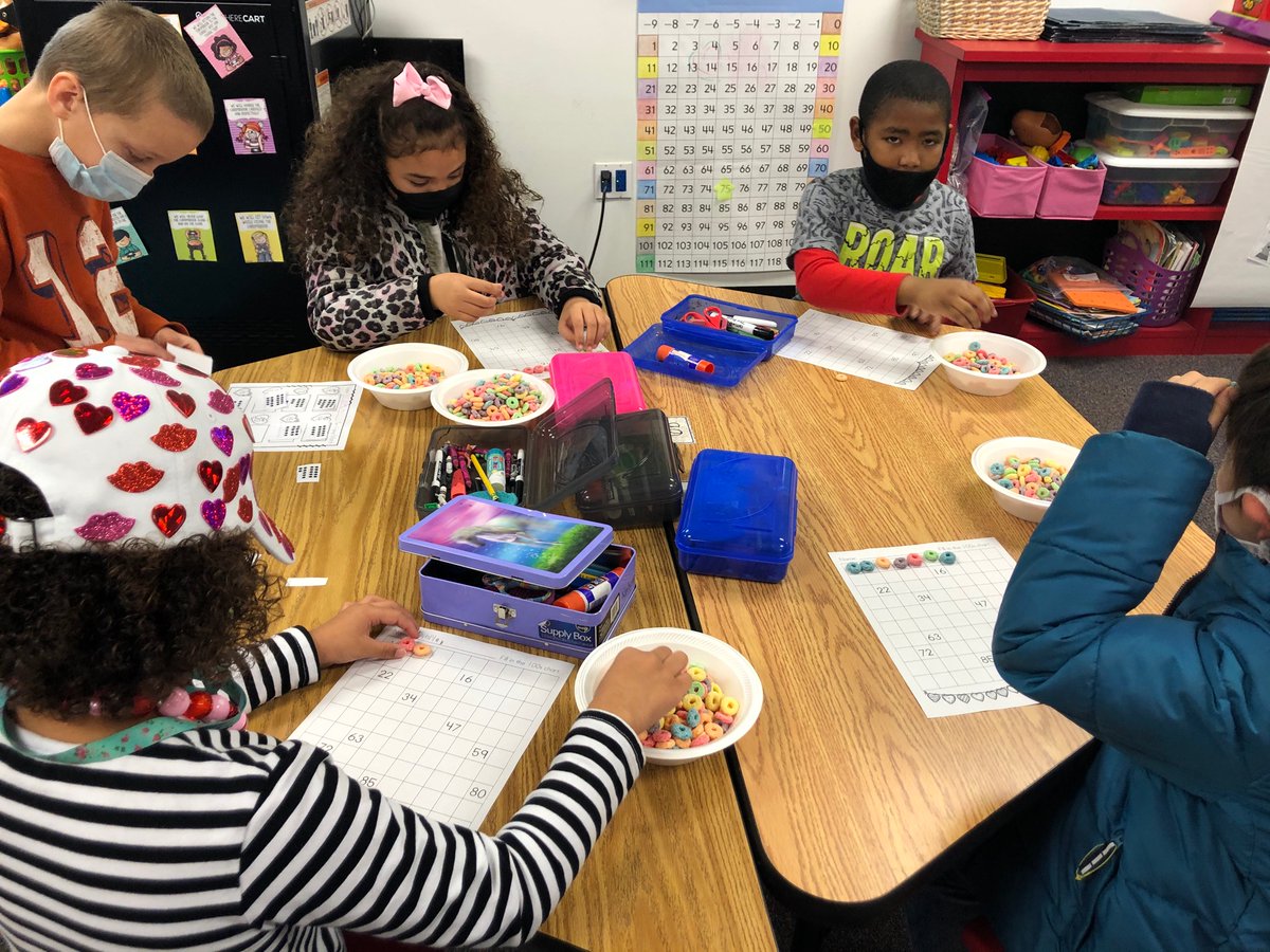 priceja11's tweet photo. Making 100 fruit loop necklaces for the 100th day of school. @APSSunsetES https://t.co/ZhkLlrHXbm