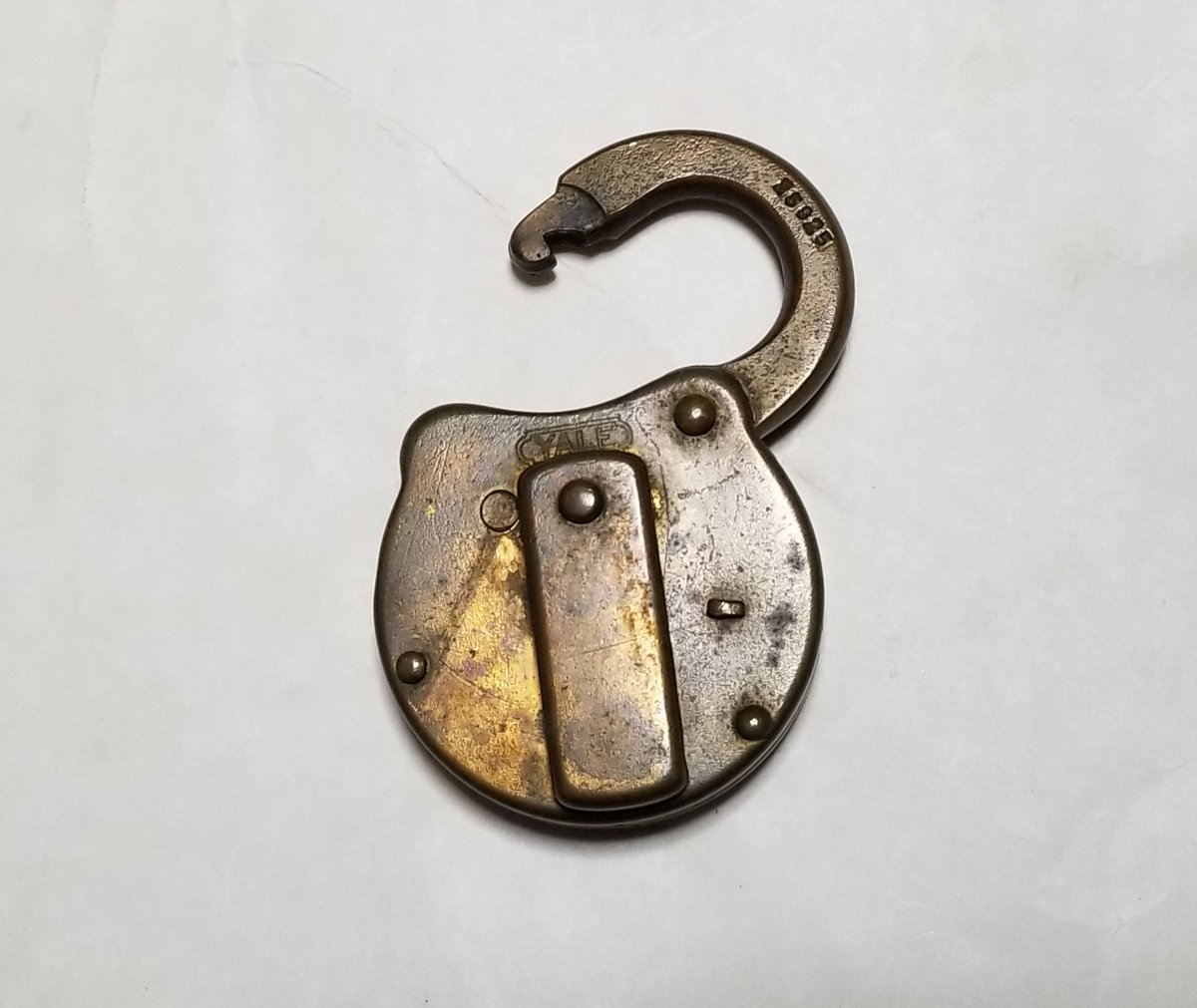 LocksmithLedger's tweet image. OK, lock wizards. Time to putting on your sleuthing caps. I have a Yale six-lever padlock from the 1929 catalog, model number 9575. (See below.) Anyone know the code?
#locksmiths #keycode