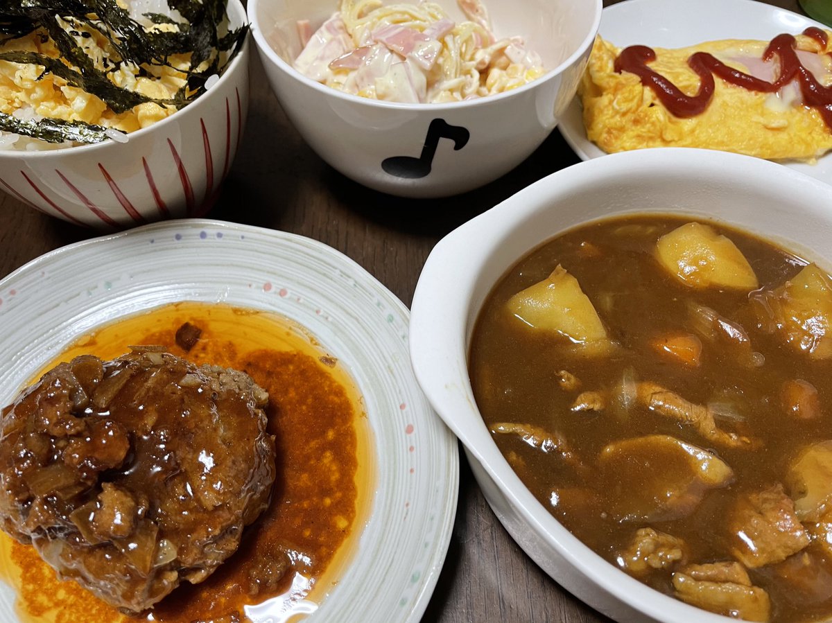 金魚 家庭料理 V Twitter 昨日のお夕飯 ハンバーグ ビーフシチュー チーズとハムのオムレツ スパゲティサラダ ちらし寿司 上の子が初お遊戯会で頑張ったから今日は久しぶりに少し多めにおかず作った やんやん食堂 Twitter家庭料理部 お腹ペコリン部