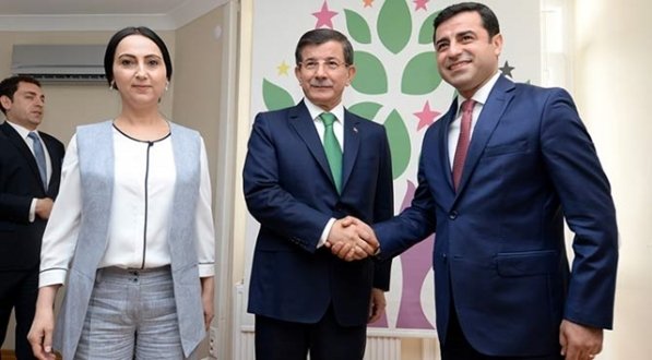 kraln_kizi_42's tweet photo. Muhalefet DeyinceAklıma
Terörist seviciler geliyor...

@GucluTurkiyeSM1 https://t.co/DYa6AteZHj