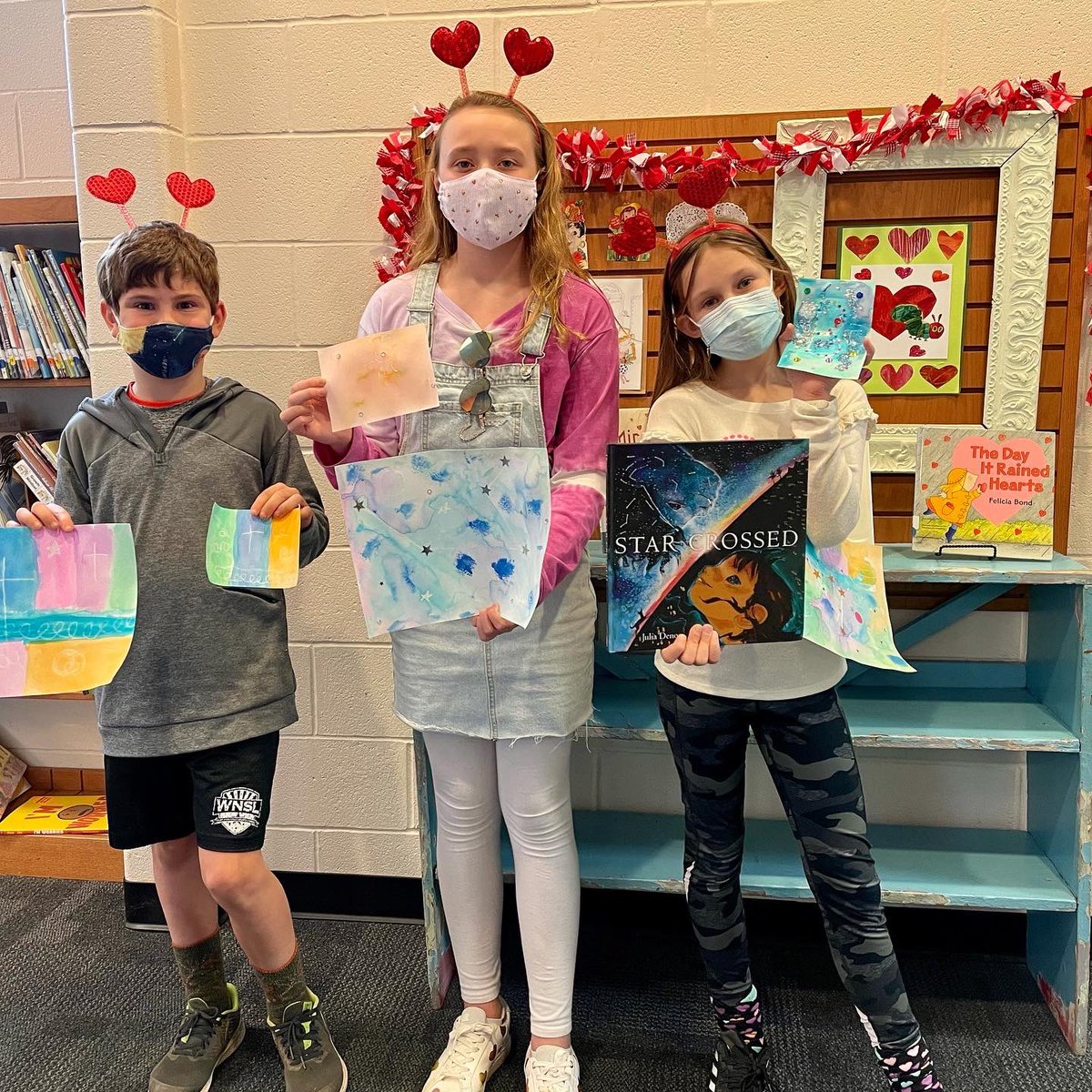 PPE_Library's tweet image. Science + Art + PPE 4th graders = a perfect Friday morning! We learned about constellations and stars with @JuliaDraw beautiful STARCROSSED and then created our own watercolor nightscapes.