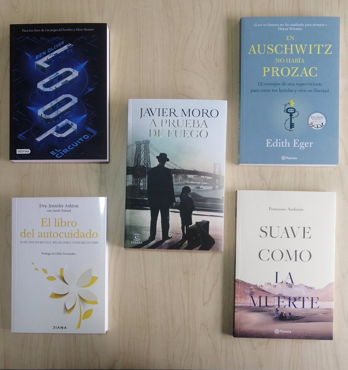 PlanetaLibrosCo's tweet photo. ¡SORTEO!

Sabemos que no hay nada mejor que recibir un libro de regalo, y por eso tenemos esta actividad. Participar es muy fácil:

- Dar Like y RT.
- Usar #SanVaLEEntín y contarnos cuál de estos libros quieren.

El lunes 15 elegiremos al azar a las personas ganadoras. Valido 🇨🇴 https://t.co/vZMaz518vn