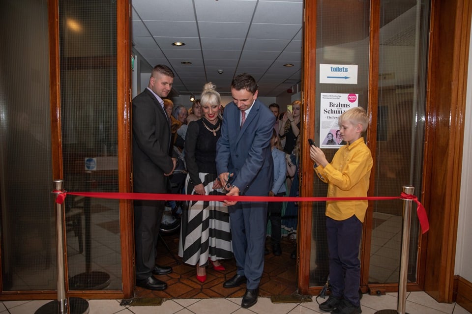 intracontext's tweet photo. @intracontext® works with driven and creative enterprises, where our translation help them achieve their full business potential. Here, we interpreted for a photographer during the opening of her photography exhibition. #intracontext #translation https://t.co/0IcEMOvjsf https://t.co/ZMMdAbFGrC