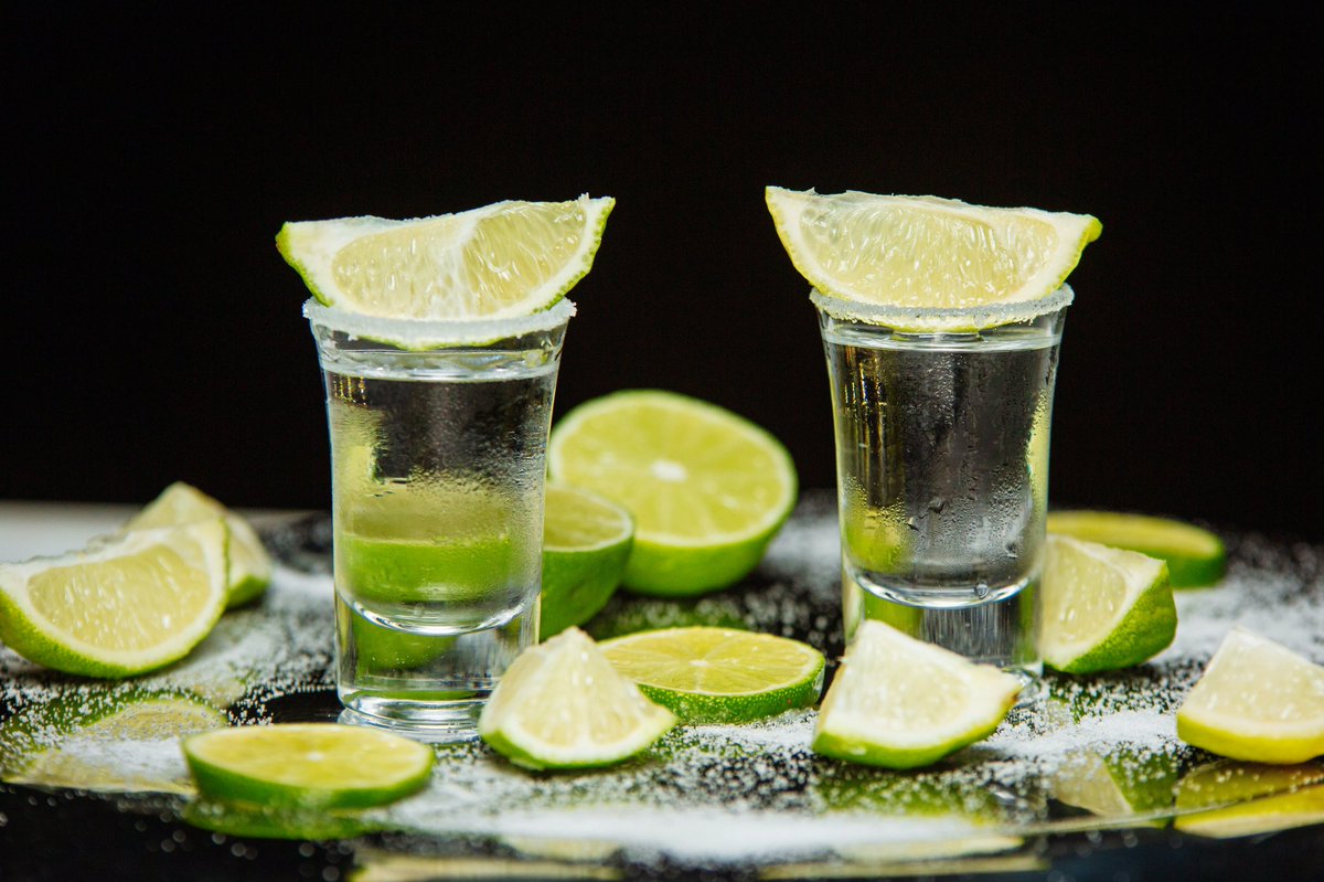 BonAguilarFM's tweet photo. #BuenasTardesATodos ya es vieeernes y el episodio de hoy en #BonAppetit se tratará de la bebida nacional por excelencia... #ElTequila para que nos escuches de 1-3 pm en @MAXIMA1067FM
Atento con la dinámica para ganar #KitElectrolit en el #MaximoDeseo
#FelizViernesATodos https://t.co/pB19L4A9rl