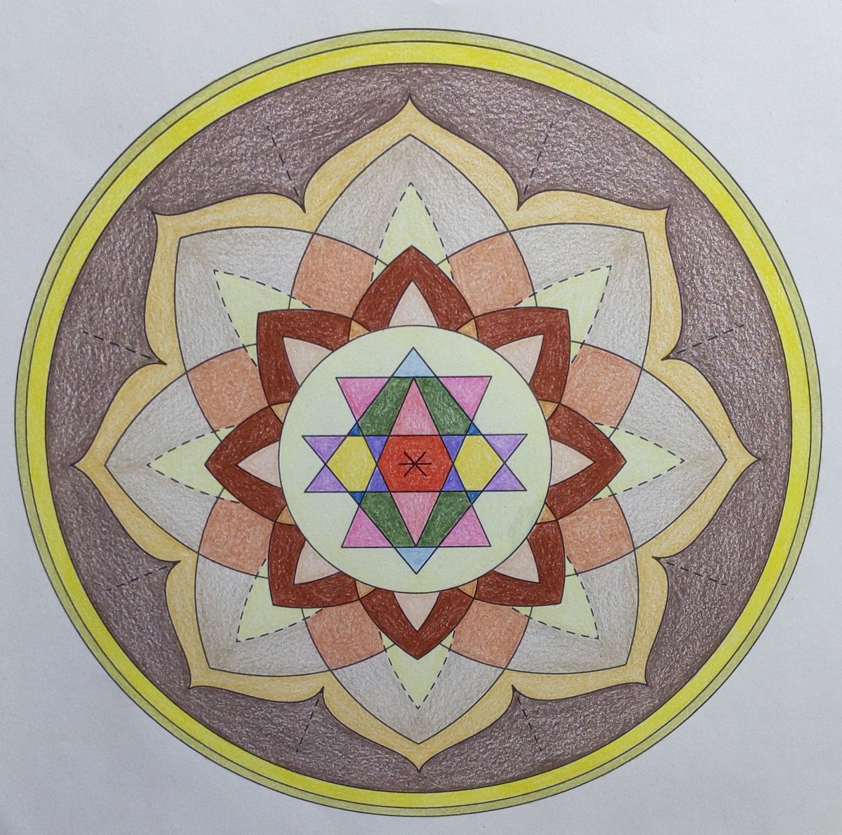 簡単なマンダラ塗り絵 簡単なマンダラ塗り絵