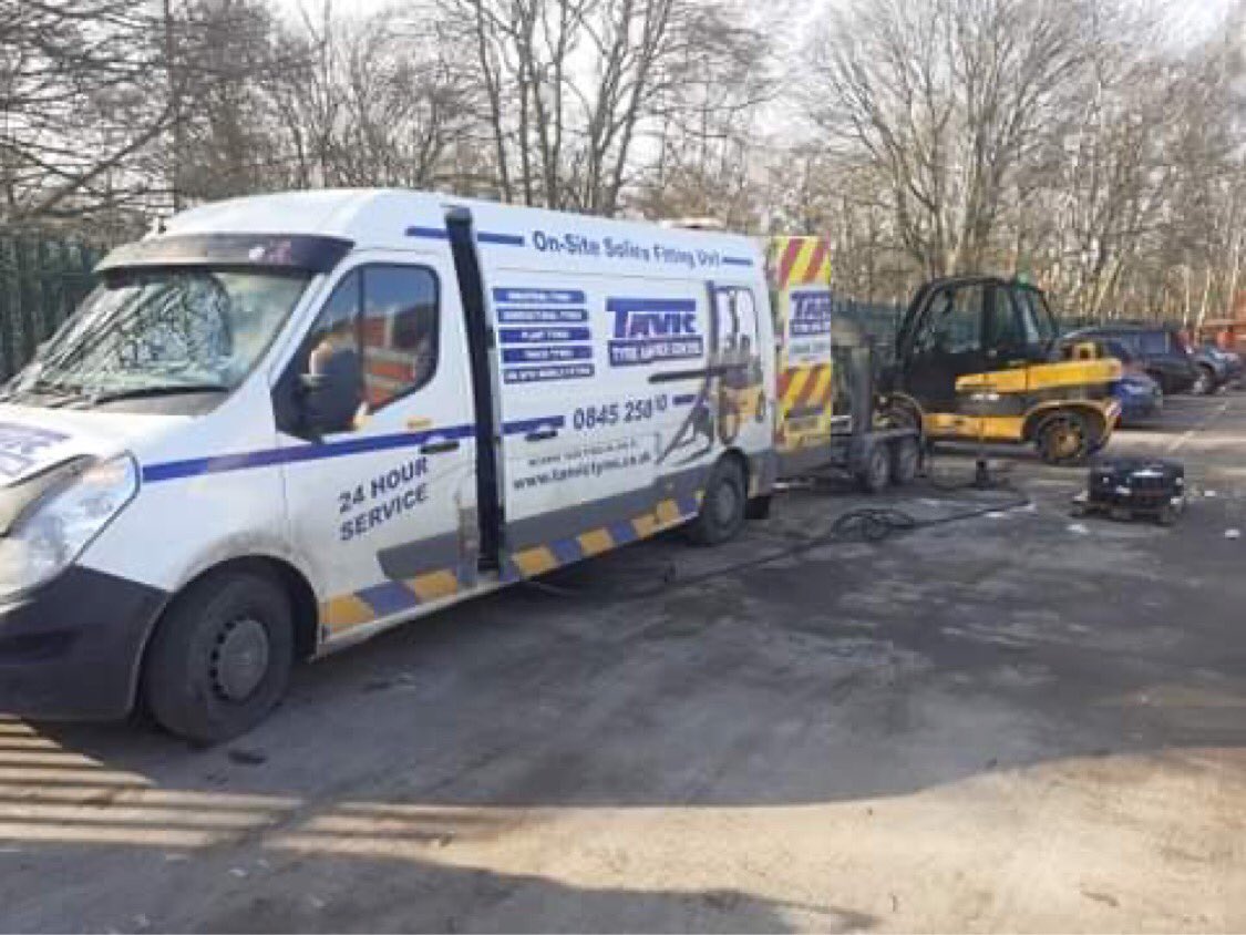 TanvicGrantham's tweet photo. Our solid forklift tyre technician has been busy again today fitting near Worksop and Hazlehead Sheffield #forklift #solidpress #solid #tyre #press #Sheffield #worksop #forklifts #tyres https://t.co/JdMzhoQ4lo