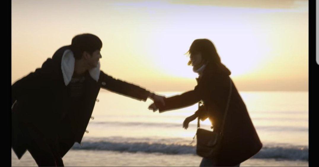 deardamphir's tweet photo. papo sério agora, meu casal é esse e to apostando todas as fichas neles, olha o jeito que ela cuida dele e ele AMA isso cara!!!!!!!!! #Reply1988 #AnswerMe1988 https://t.co/1hbataryz7