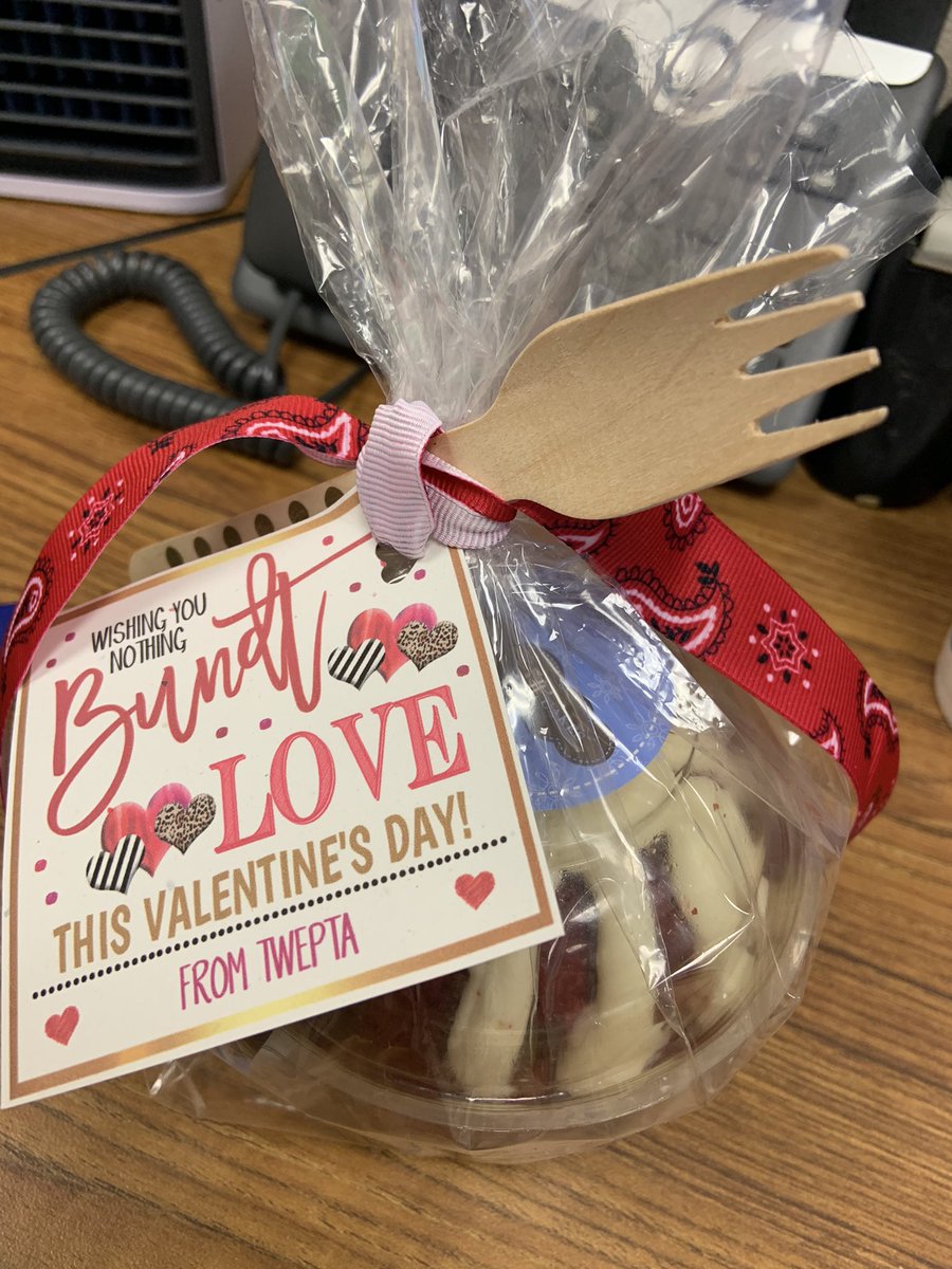 Thanks to our amazing PTA <a href="/twepta/">TWE PTA</a> #twehowl for such yummy treats! My favorite treat by far!🥰