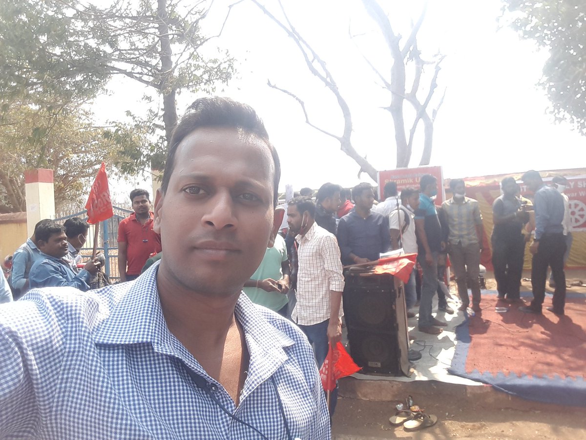 gautamhere_'s tweet photo. Bhubaneswar Protest 🚩🙌

#RailwayApprenticesProtests
@RailMinIndia @PiyushGoyal @narendramodi @ShivaGopalMish1 @airfindia @AIRF_COMMS @Mahendraksriva https://t.co/BLAH0O0zHq