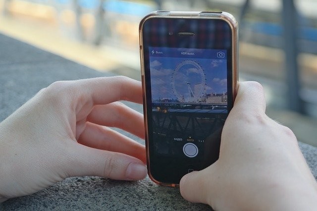 ontologify's tweet photo. Photo By xxolaxx | Pixabay - via @Crowdfire  
 #londoneye #phone #hands #instagram #mobiletechnology #mobilephotography #iphonephotography #londonphotography https://t.co/mItthpeKHj