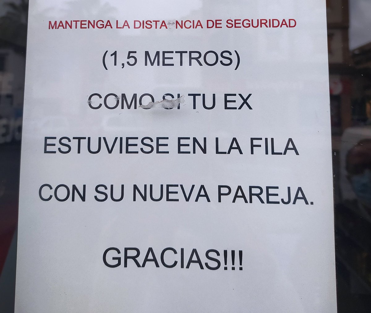 PinkyGrace_'s tweet photo. Visto en una tienda de barrio. Tuiteros por el mundo 🤣🤣🤣. https://t.co/mAdmEeP35T