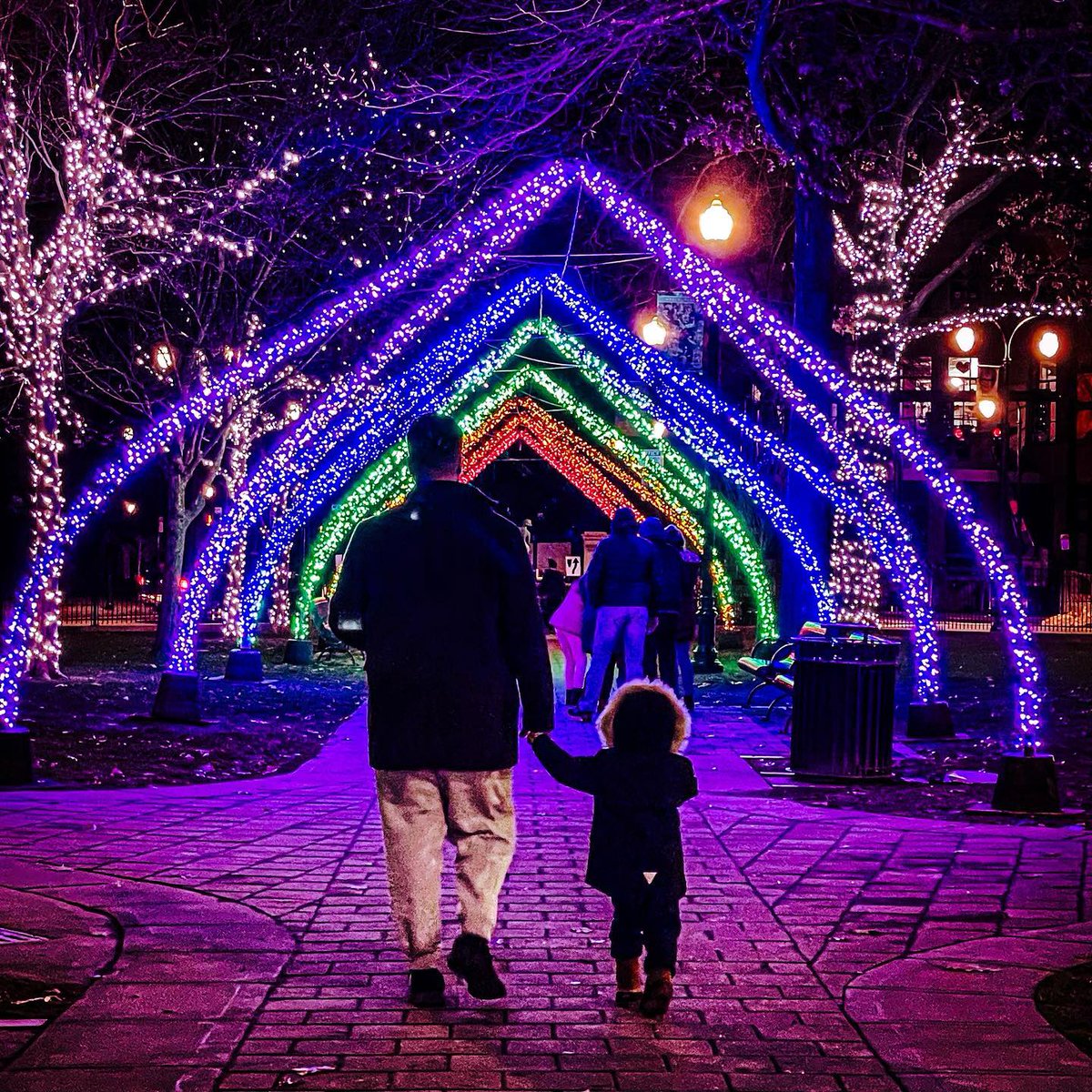 berkie1's tweet photo. Looking for outdoor activities this weekend? 
❄️❤️

Cambridge: Popportunity Market @CentralSQBID 
Salem: Salem So Sweet @SalemMainStreet
Hyannis: Loving Main Street @hyannismainst
Worcester: Festival of Lights @TweetWorcester
New Bedford: #NBfestive @NewBedford_MA 
#WinterPlaces https://t.co/rmRYXotke4