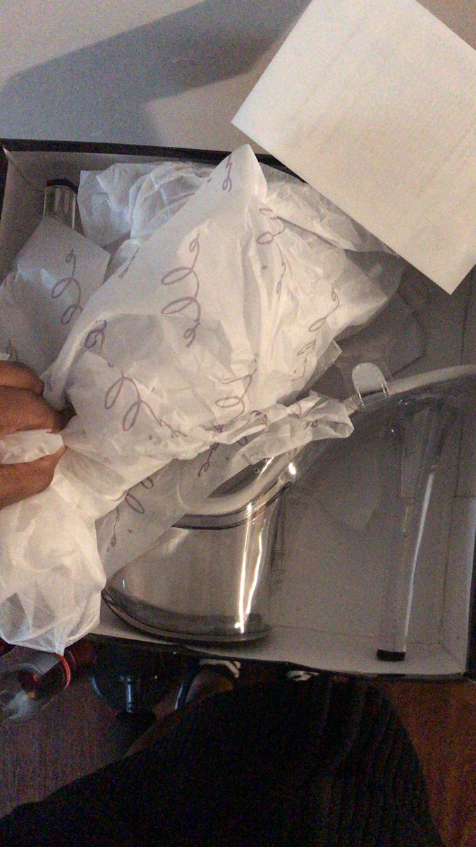 Queen_Chaiiii's tweet image. 😆😆Laughing because I just bought a pair