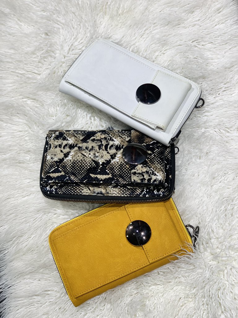 PayPorte's tweet photo. Keep calm and clutch on
π : ZIP MULTIPURPOSE WALLET
Color: Black, Brown, White, Orange
Price:
π³π¬: β¦ 5,000
π¬π:GHβ΅ 85
π°πͺ:KES 1,500
πΊπΈ:$ 13
#payporte #shoppayporte #diva #classy #purses #happyfeet #modaclub #february #valentine #fashionstoreinlagos #fashionstore https://t.co/zRBcZTwDVZ