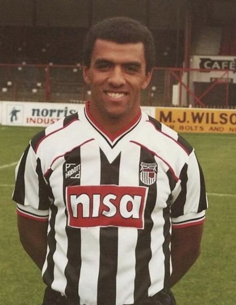 jaseharvey2's tweet photo. What a fantastic top 😍 The stripes, just the right width. Black stripe down the middle. Stripes on the sleeves. Stripes on the back. Great V neck and matching sleeve trim. Modelled by my hero 😍 #GTFC #HOBOTT @7tonyford 🖤🤍🖤 https://t.co/KZxJjKzu3i