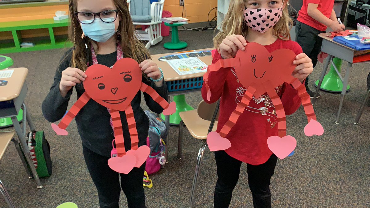 lisabass1's tweet photo. We are having a great time making Valentine Love Friends by following step-by-step directions with partners. #NFSquirePride https://t.co/D4jDaREUKH