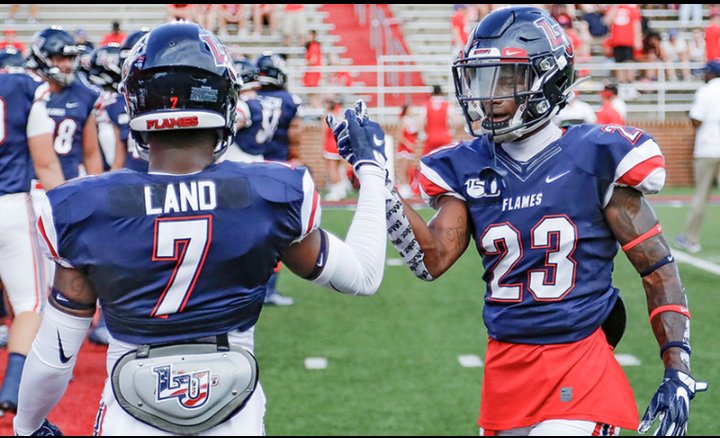 SyncereMassey's tweet photo. After a great conversation with @CoachA_LU and @CoachHun_LU i am blessed to say i have earned my 2nd division 1 offer to play football at Liberty University https://t.co/gHJ9I9qlpH