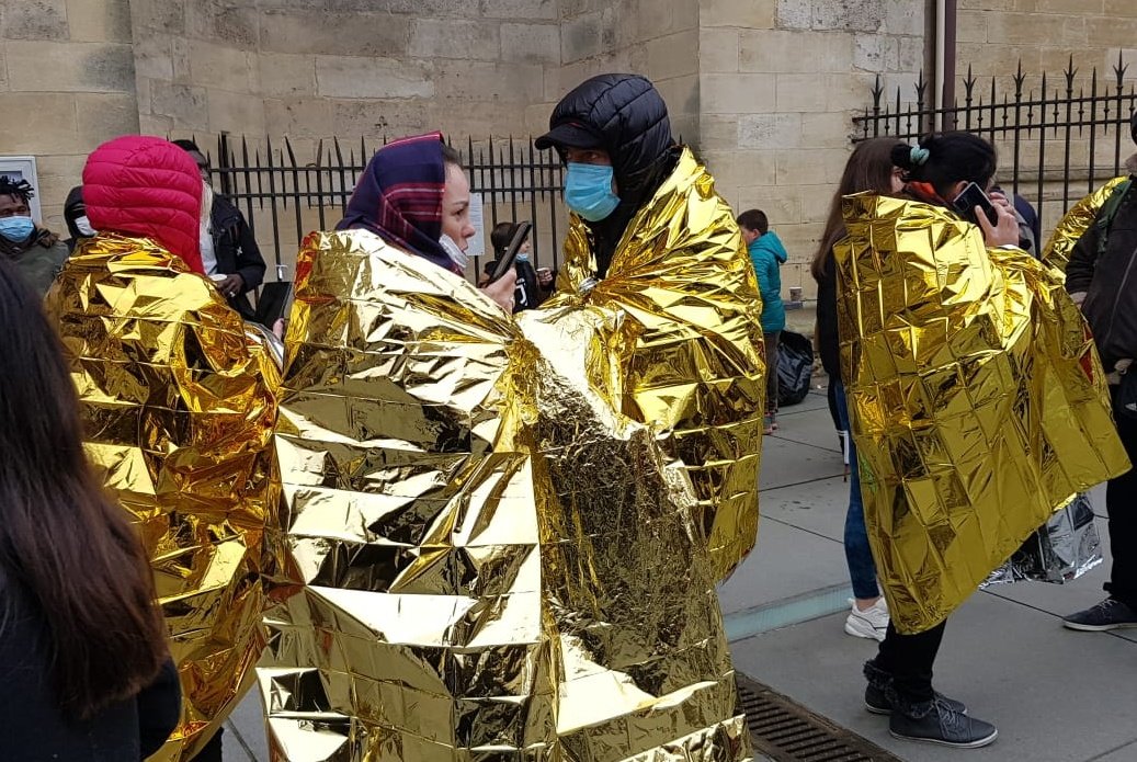 CenonEn's tweet photo. Rassemblement ce samedi 13 février à Bordeaux, sur le miroir d'eau, à 14h, pour demander un relogement pour tous les habitant.e.s de la zone libre de Cenon ! Venez avec une couverture de survie si vous le pouvez.
#squatt #Bordeaux #expulses https://t.co/bgWSvu0Nrv