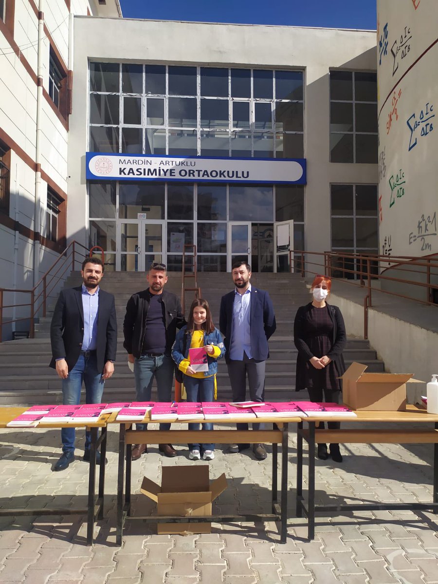 Öğrenci, öğretmen ve veli şiirlerinden oluşan ikinci şiir kitabımız ‘’Şairane’’ çıktı. Çalışmada emeği geçen tüm arkadaşlarıma ve öğrencilerime teşekkür ederim. <a href="/meb/">Maria Elena Boschi</a> <a href="/ziyaselcuk/">Ziya Selçuk</a> <a href="/MemetPolat0247/">Memet Polat</a>  <a href="/mehmeteminduya1/">Mehmet Emin DUYAN</a> <a href="/muratdogan7735/">Murat Doğan #Düşenler Koşanlardır...</a>