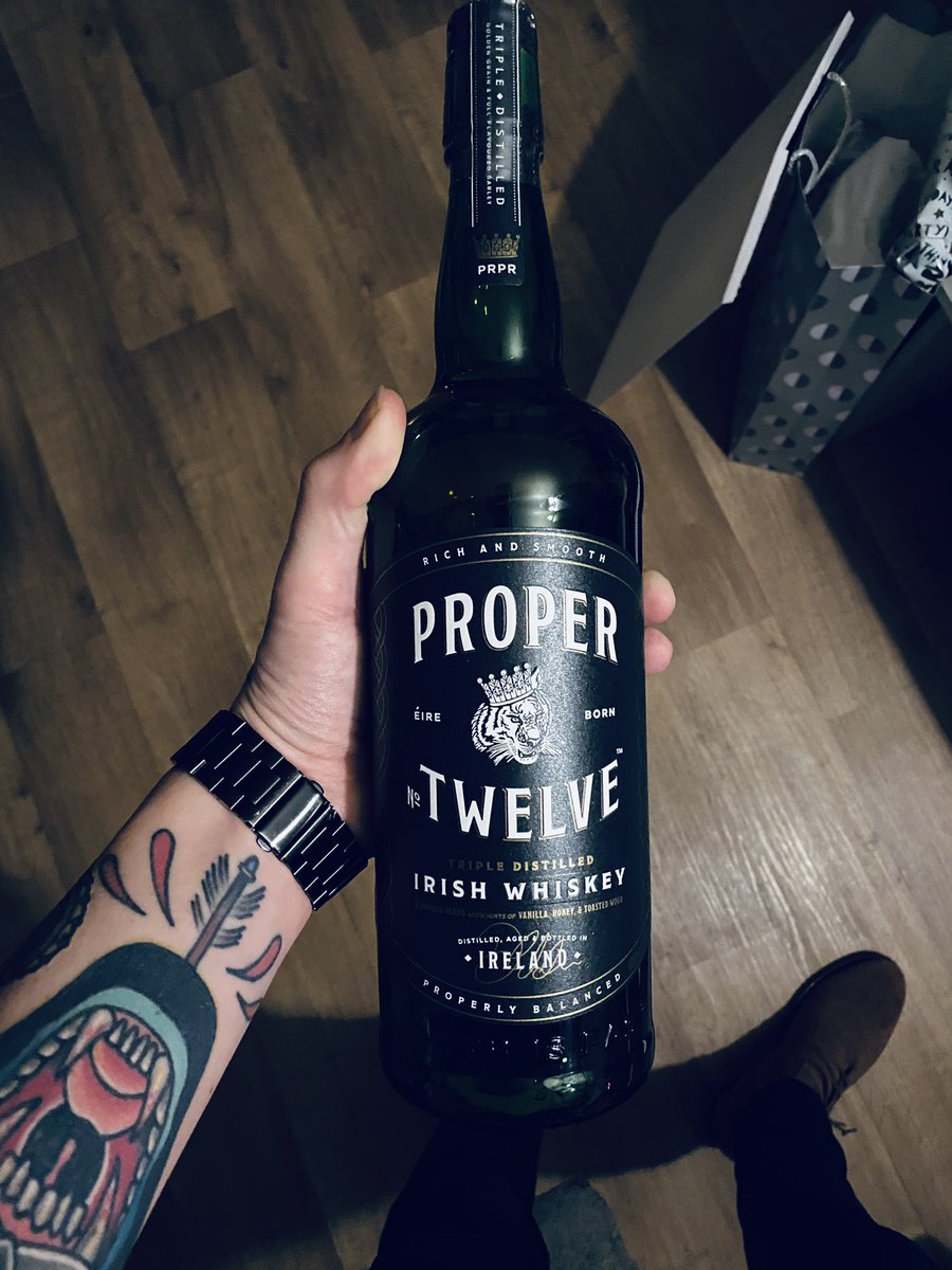 preeceee's tweet photo. It’s Friday motherfuckers! Let’s gooo 🇮🇪 ☘️ #proper12 #irishwhiskey https://t.co/qChmoTLU4Q