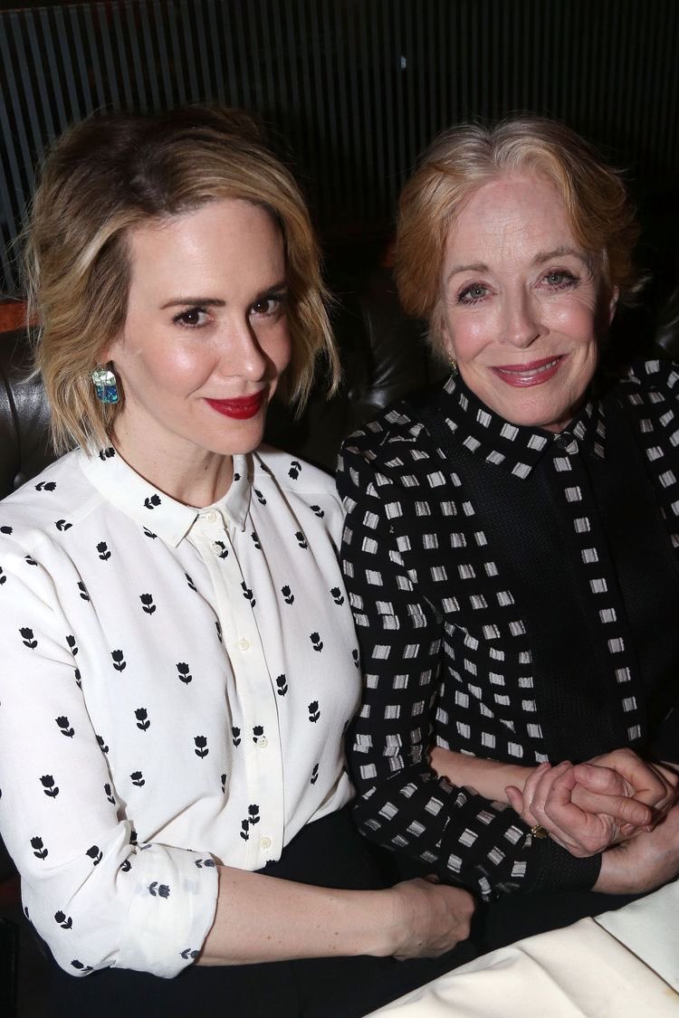 Sarah Paulson and Holland Taylor being the cutest,the most beautiful and the most stylish couple a thread ;