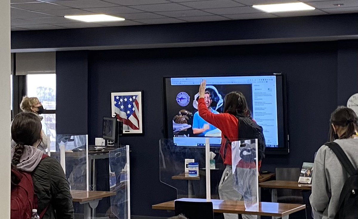 Chiefs_Library's tweet image. Ss in Ms. Junjulas &amp;amp; Ms. Underwood’s class dive deep into Career Exploration w/@MoteMarineLab - shark research, manatee training, food prep, coral reef restoration ... just to name a few ! @MsJEngMHS
