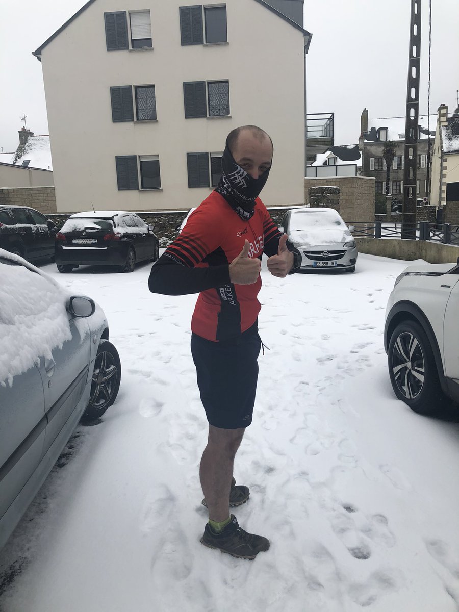 Quand il nous dit « un sportif court⛷ sous n’importe quel temps! » 🥶⛄️❄️☃️🌧🌦🌨🌩⛈⛅️🌥🌦ce n’est pas une plaisanterie !!! 😅Rien n’arrête le sportif de l’UT!!! Bravo Alexis!! 👏👏👍😉