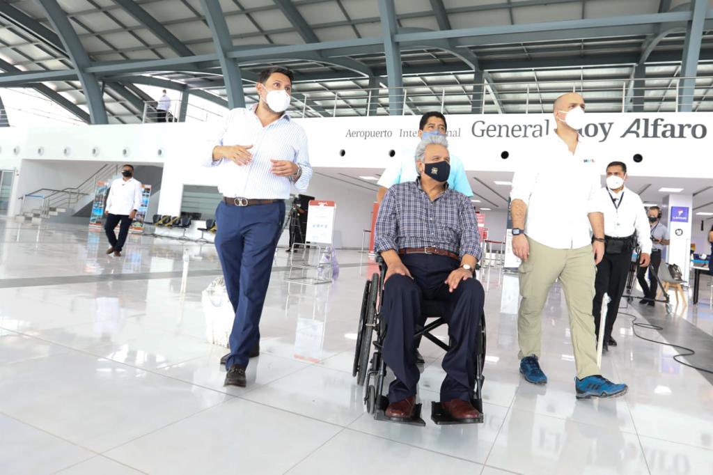 Lenin's tweet photo. ¡Qué grato estar en Manta y entregar aeropuerto Eloy Alfaro a esta bella ciudad! Un proyecto que es parte importante del engranaje activado para motivar comercio, producción y economía, y con ello generar más empleo. Esta obra significa prosperidad para Manabí. #SembramosFuturo https://t.co/uD9LOYrtJx